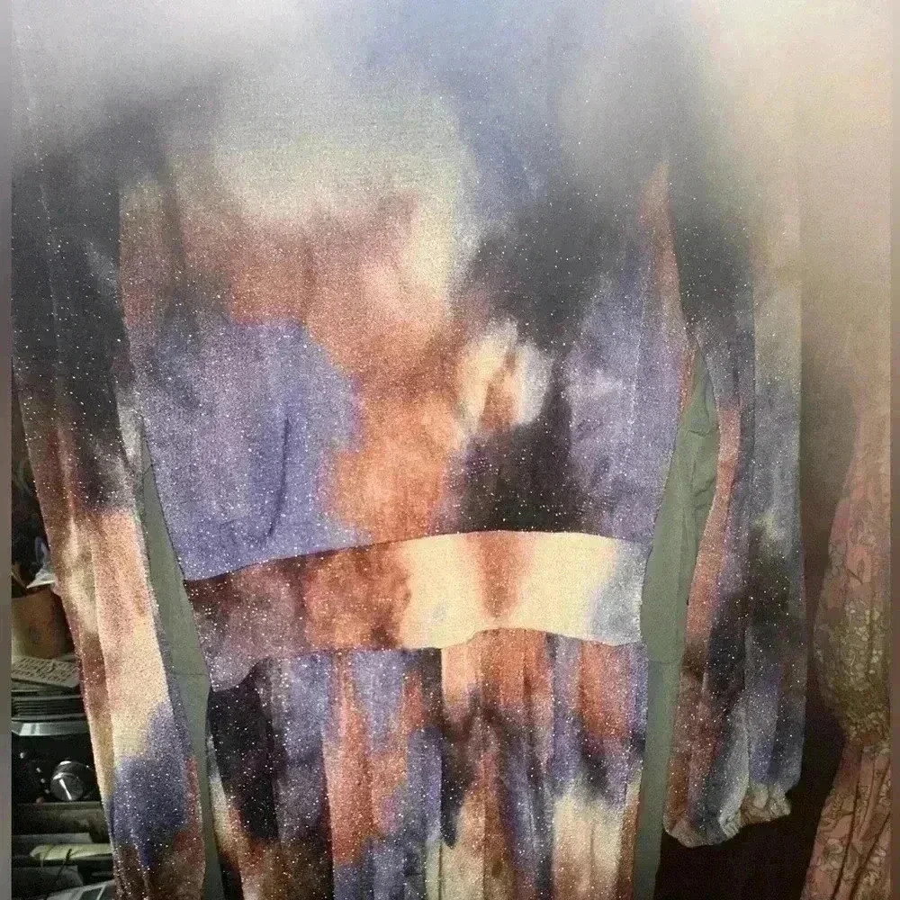 Blumin‎ Apparel size large tie dye with metallic silver thread. V neck. NWOT - Picture 9 of 12